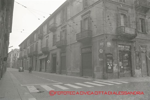 LMCA 454: la giocattolaia di via Cavour